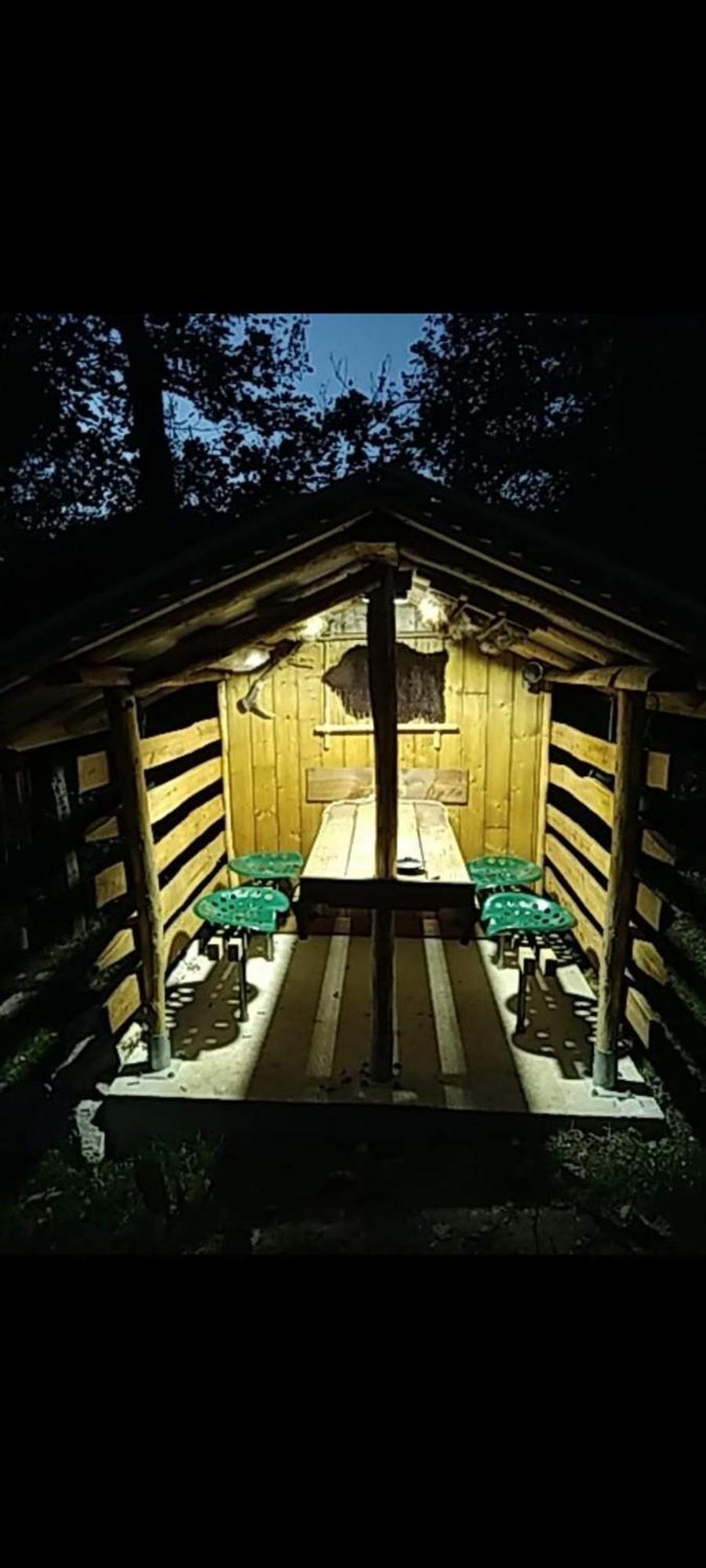 La Cabane Perchee Du Trappeur Écrainville Buitenkant foto