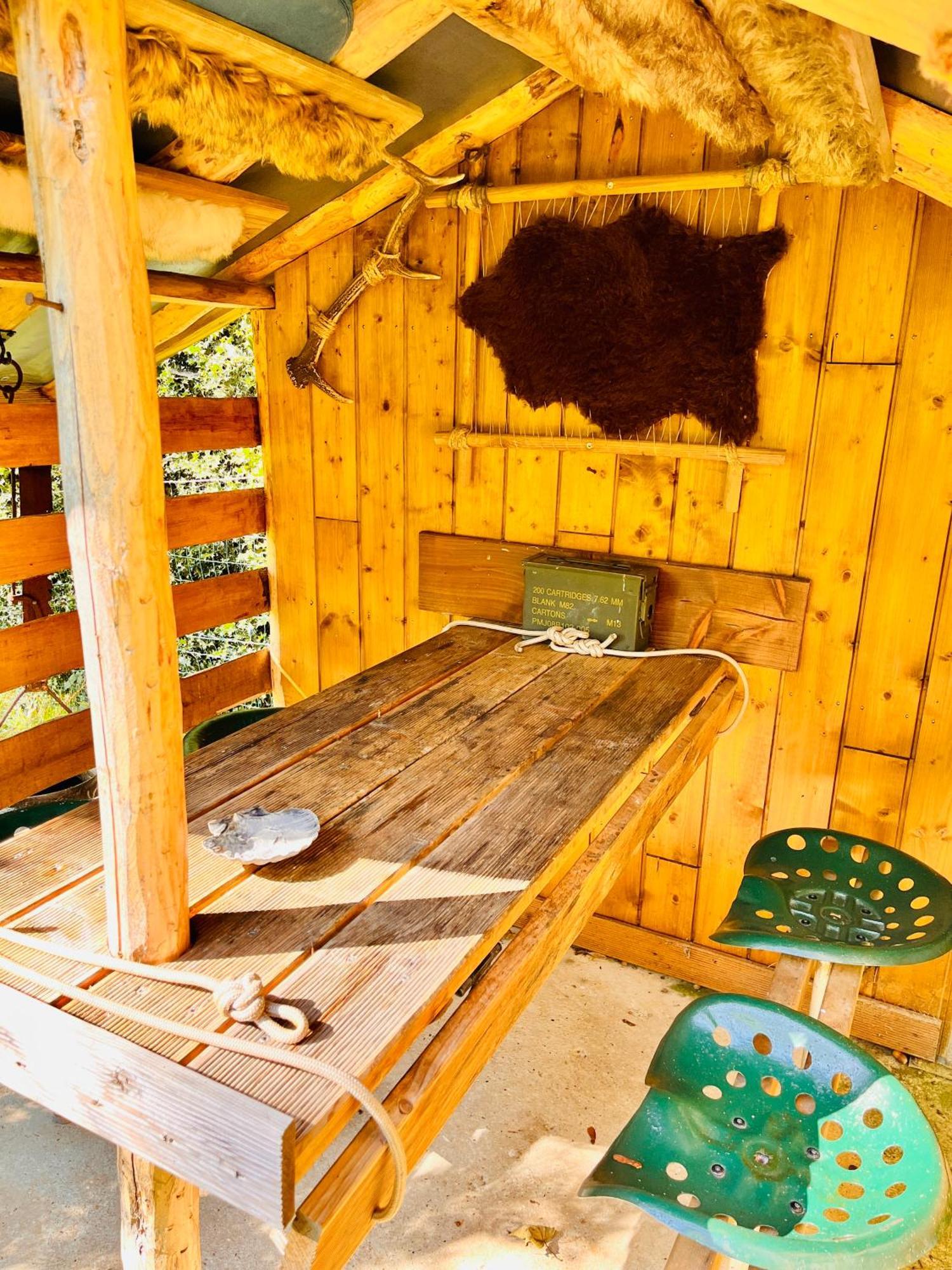 La Cabane Perchee Du Trappeur Écrainville Buitenkant foto