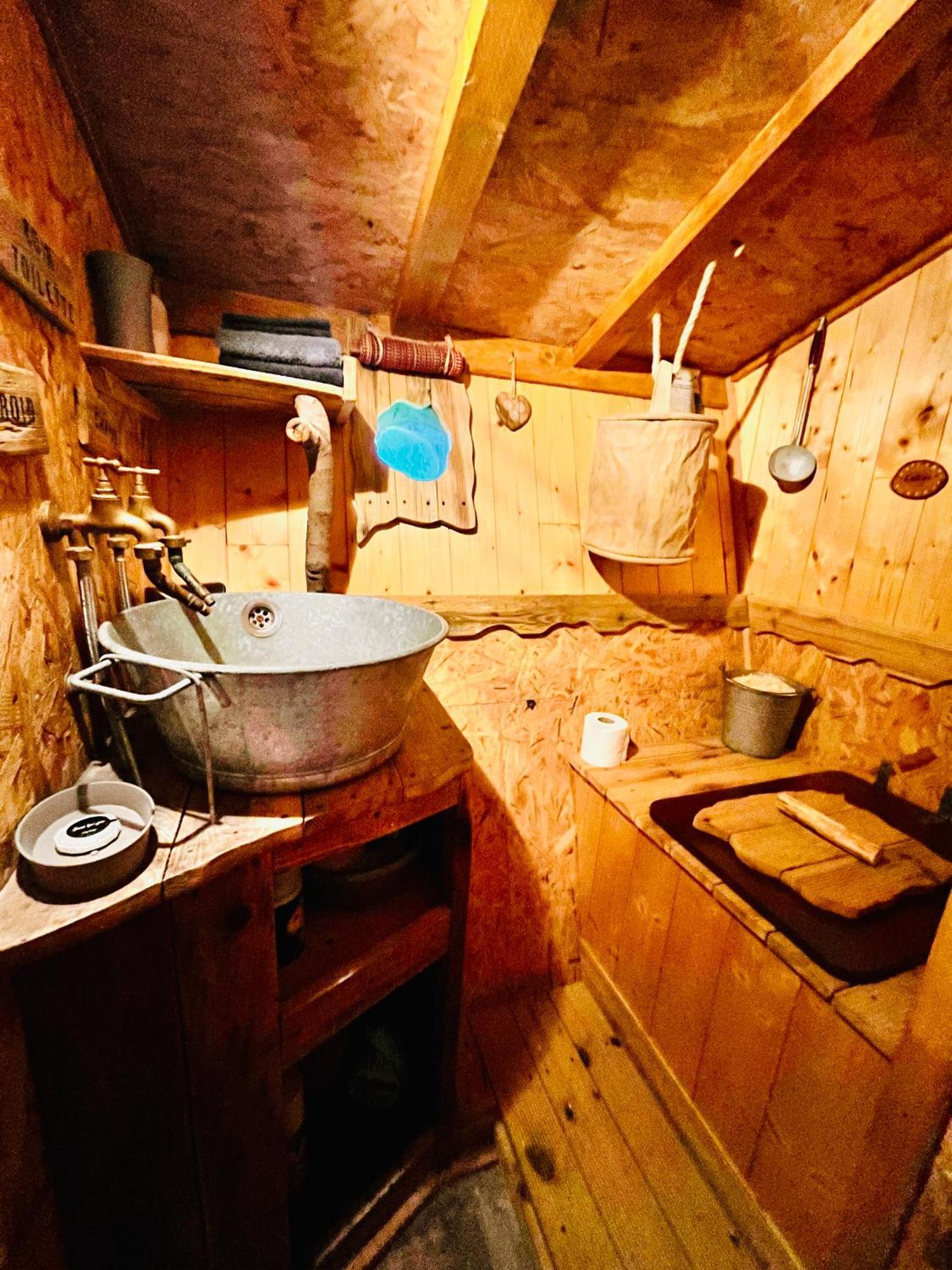La Cabane Perchee Du Trappeur Écrainville Buitenkant foto